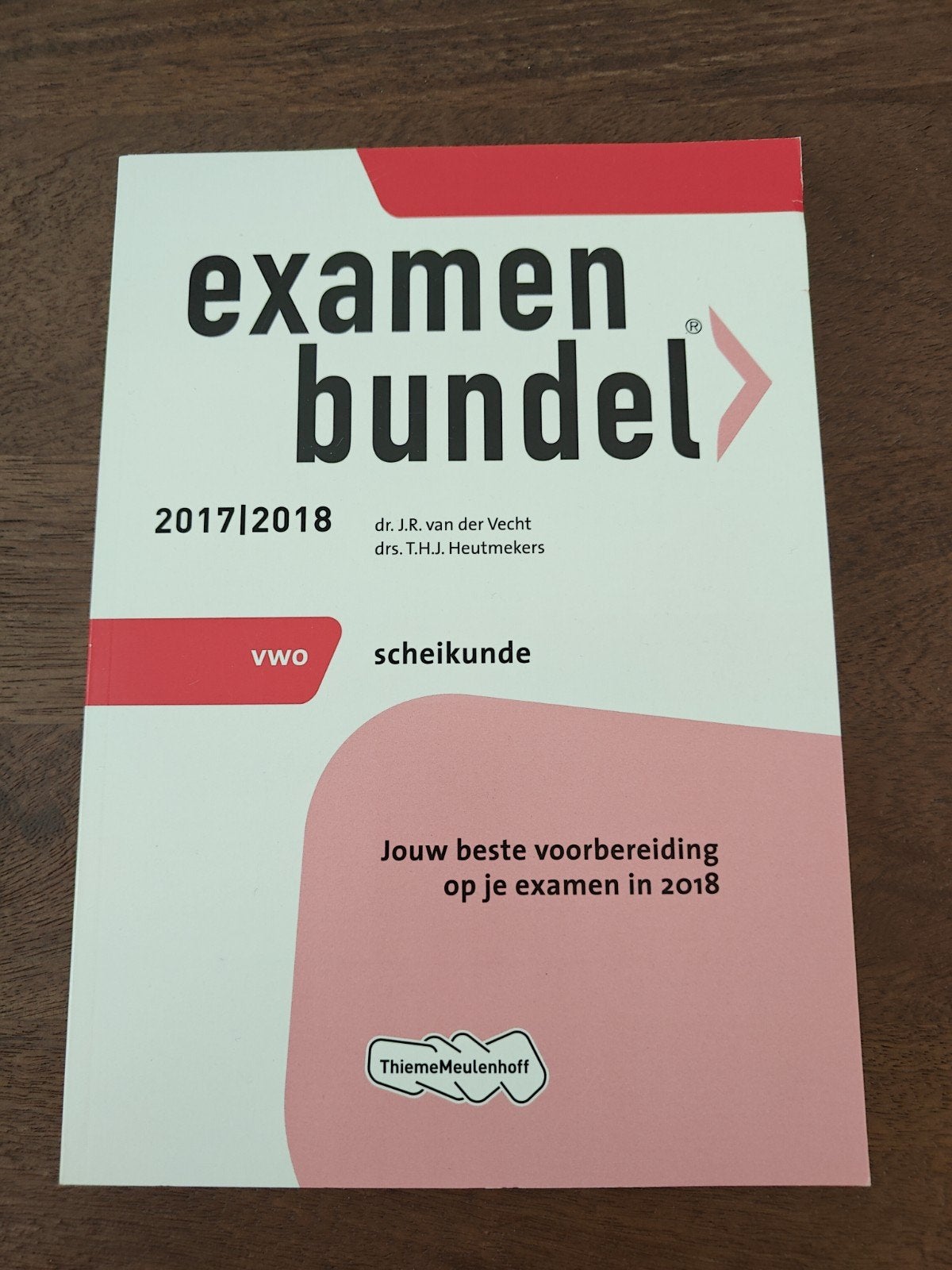 Examenbundel VWO Scheikunde 2017/2018, VWO, Scheikunde, Dr. J.R. van der Vecht, drs. T.H.J. Heutmekers, Ophalen