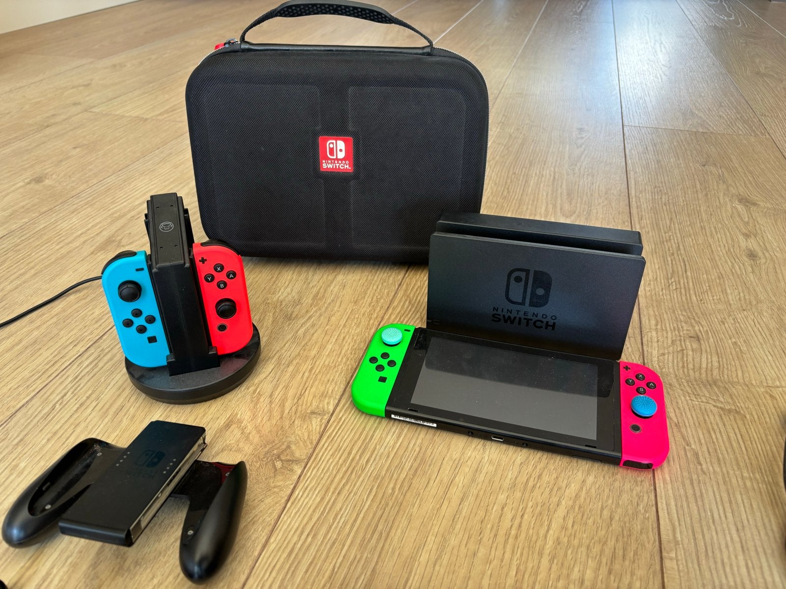 Nintendo Switch met accessoires en 3 spellen, Met 2 controllers, Ophalen of Verzenden, Switch Original, Gebruikt