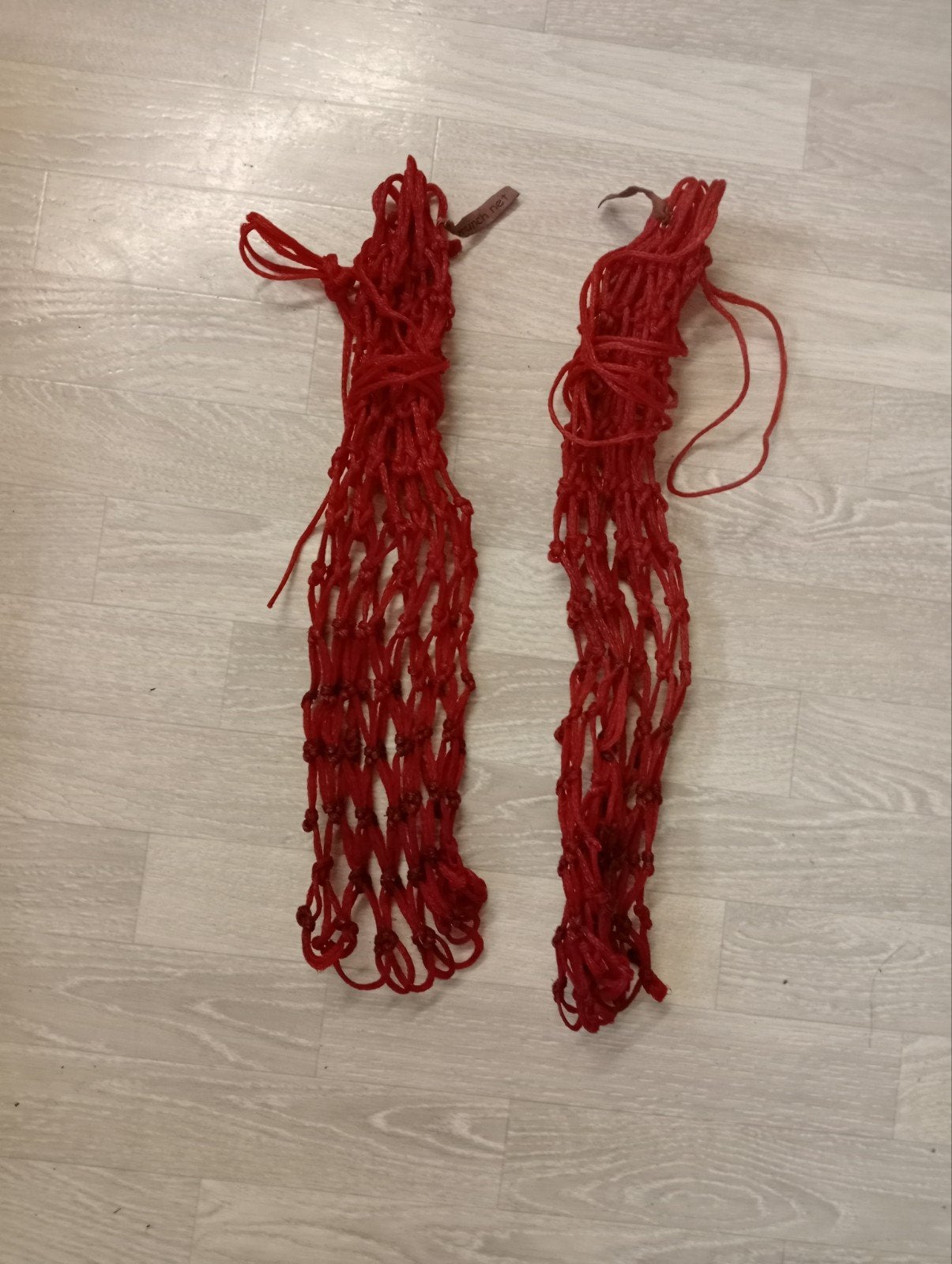 Twee rode mini hooinetjes/slowfeeders, Ophalen of Verzenden
