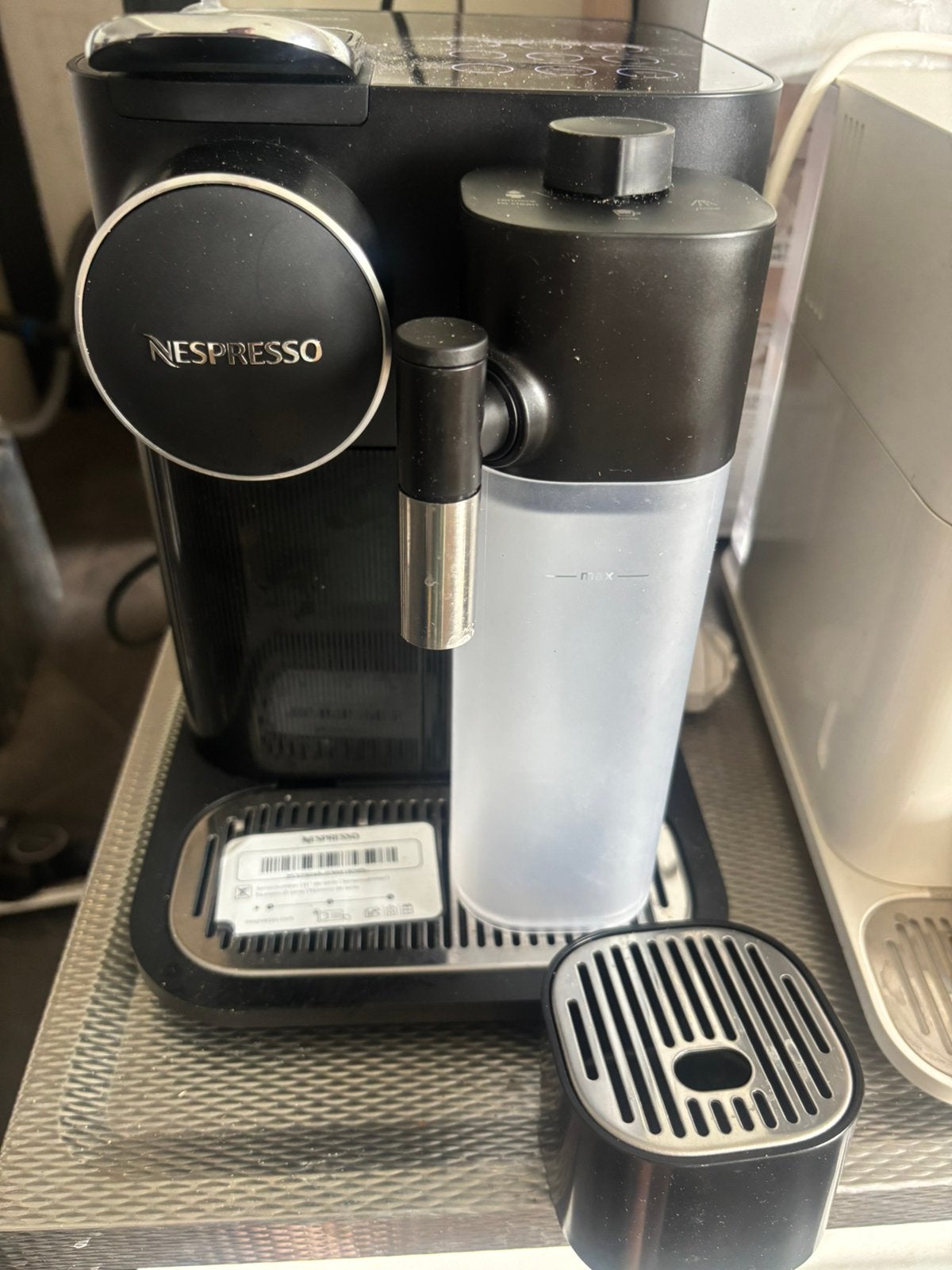 De'Longhi Nespresso Lattissima Gran Lattissima en640.b, Gebruikt, Koffiemachine, Ophalen of Verzenden, Koffiepads en cups