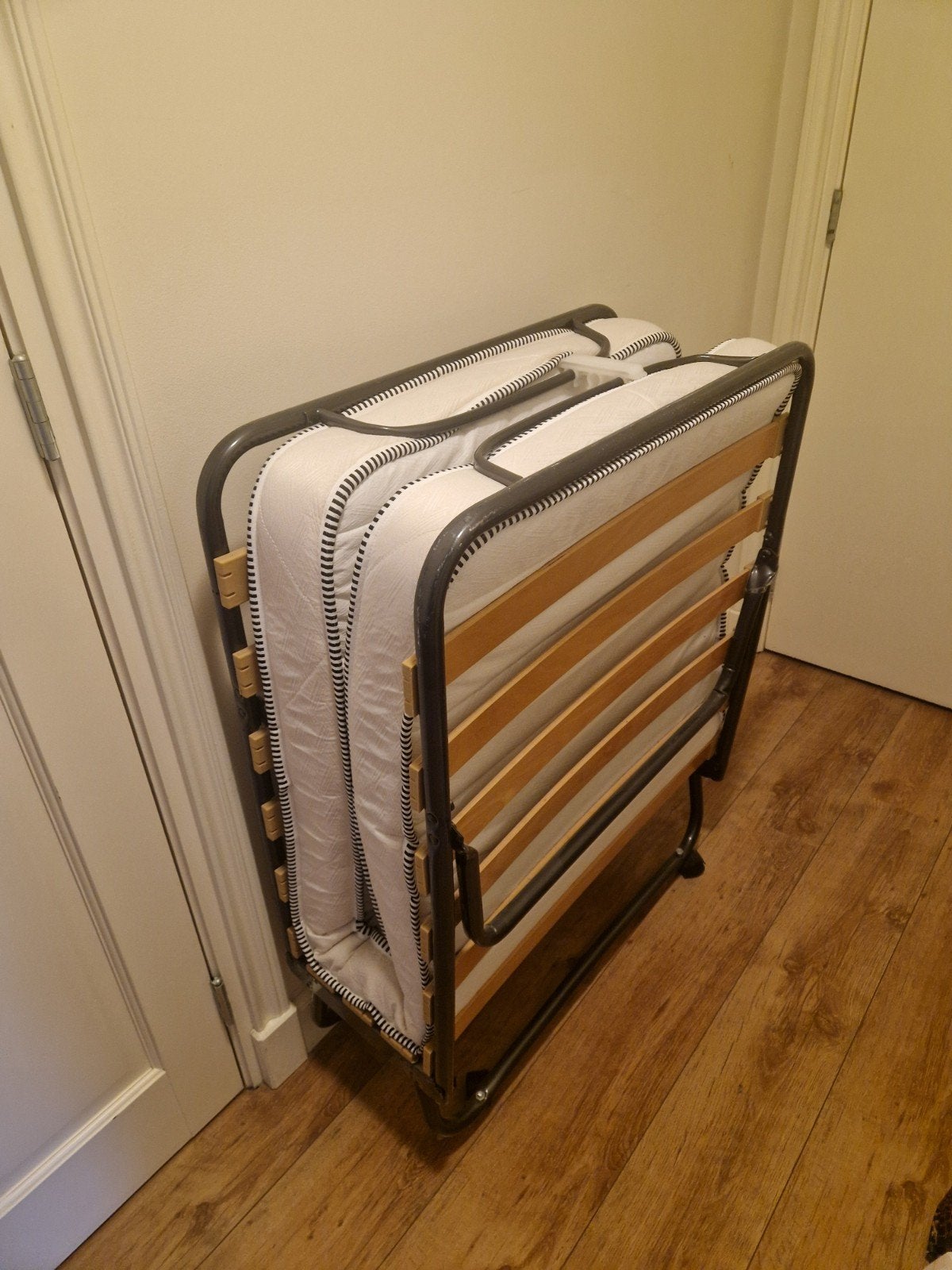 Opklapbed, logeerbed, stretcher, Huis en Inrichting, Slaapkamer | Bedden, Ophalen, Eenpersoons, Zo goed als nieuw, 80 cm