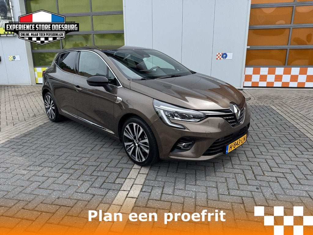 Renault Clio 1.3 TCe Initiale Paris Franse luxe in compacte, Gebruikt, 4 cilinders, 49 €/maand, Bedrijf