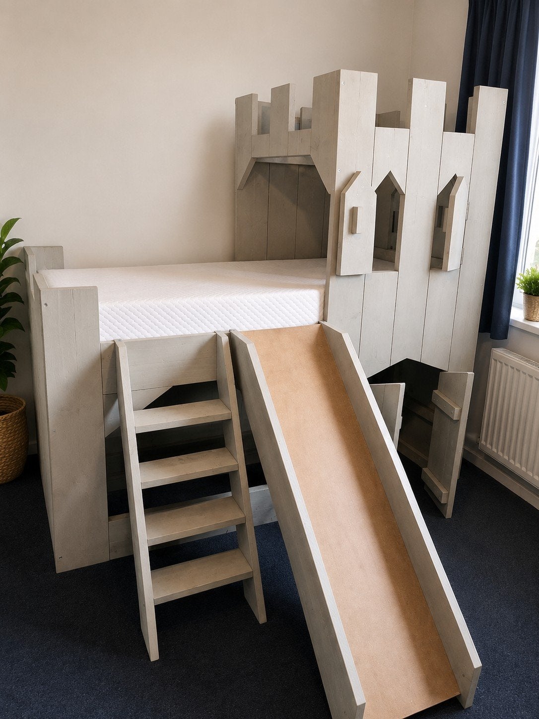 Kasteelbed van steigerhout met matras, trap en glijbaan, 85 tot 100 cm, Hoogslaper of Stapelbed, Gebruikt, Ophalen of Verzenden
