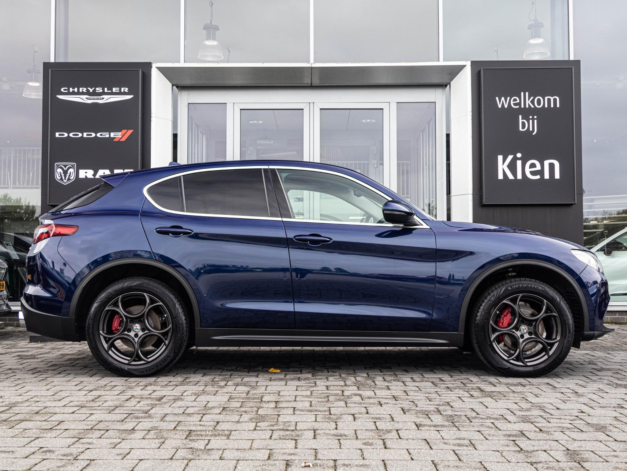 Alfa Romeo Stelvio 2.0 T AWD B-Tech Q4 | ACC | Stoel & Stuur, Auto's, Euro 6, 4 cilinders, Blauw, Leder
