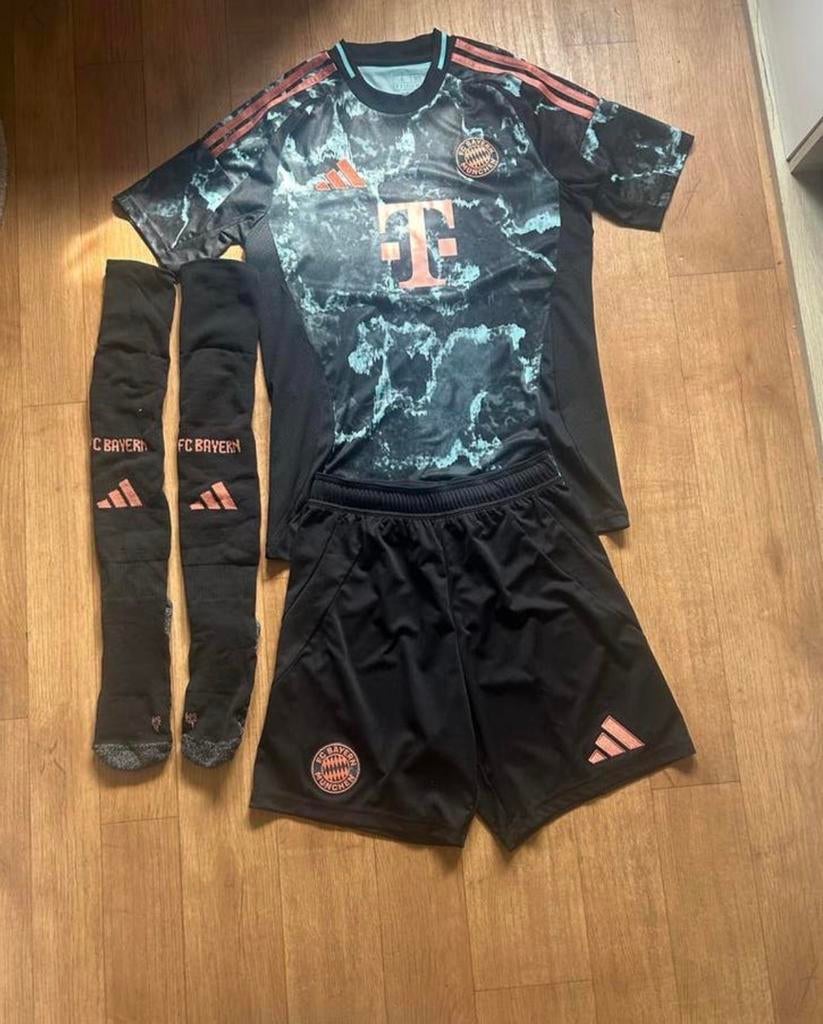 Adidas FC Bayern München uit tenue 2024-2025 met sokken, Set, Maat XS of kleiner, Nieuw, Ophalen of Verzenden