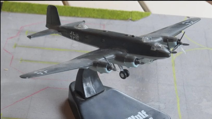 Focke Wulf Fw-200c condor, Schaal 1:144 - Vliegtuigmodel, Overige merken, 1:72 tot 1:144, Gebruikt, Ophalen of Verzenden