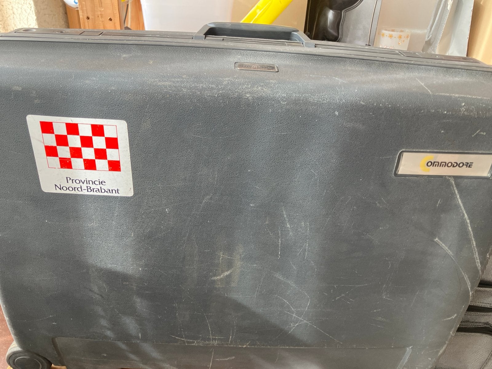 Grote Commodore koffer met wieltjes, Sieraden, Tassen en Uiterlijk, Koffers, Gebruikt, Hard kunststof, 45 tot 55 cm, Slot