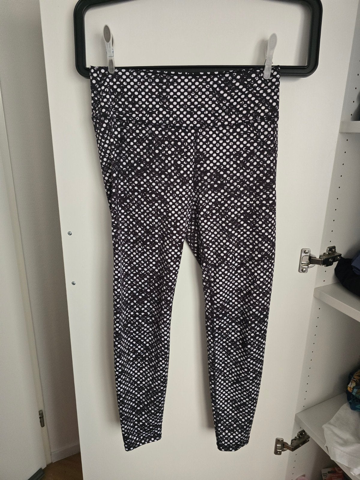 H&M Sport Legging Zwart/Wit Stippen Maat M, Maat 38/40 (M), H&M Sport, Zwart, Ophalen of Verzenden
