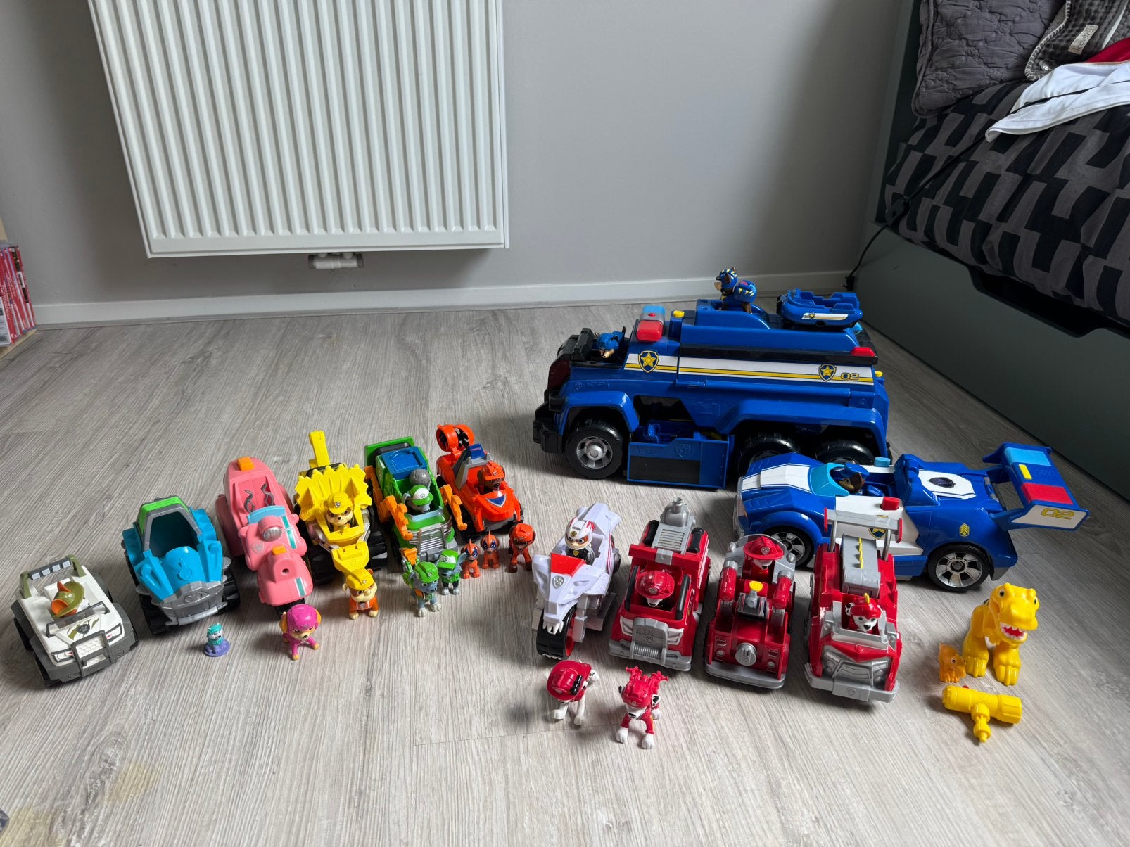 Grote Paw Patrol collectie: 12 wagens en 18 pups, Ophalen, Zo goed als nieuw