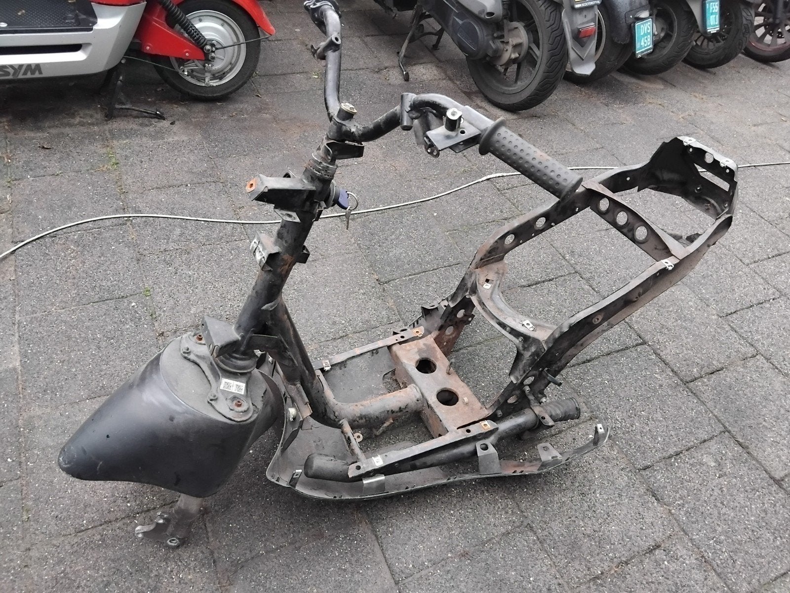 Piaggio zip 2000 frame met geel kenteken 2014, Fietsen en Brommers, Ophalen, Frame, Piaggio