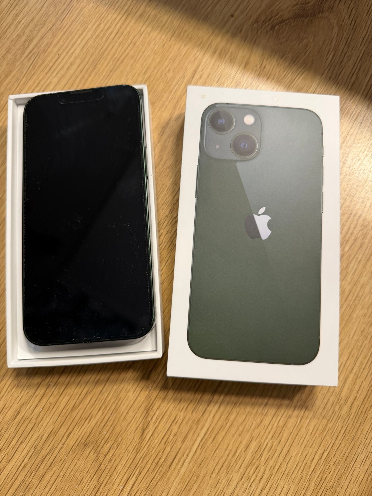 iPhone 13 mini - Groen - Achterkant beschadigd