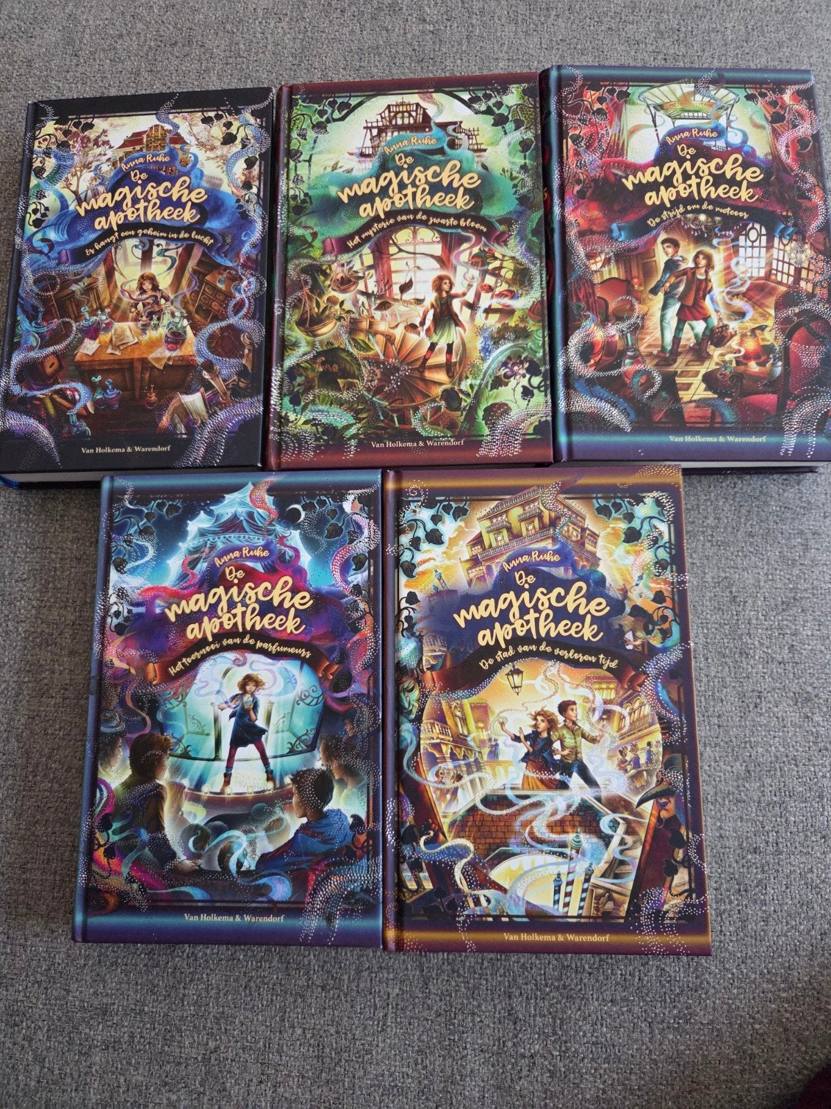 De Magische apotheek - Serie 1 tm 5 hardcover, Ophalen of Verzenden, Zo goed als nieuw