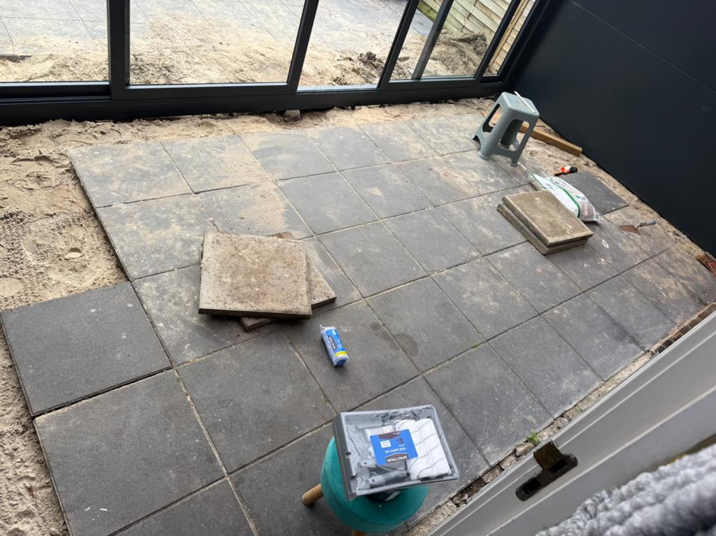 op zoek naar een ervaren tegelzetter uit omgeving Den Bosch, Tuin en Terras, Ophalen, Zo goed als nieuw, Beton, Terrastegels