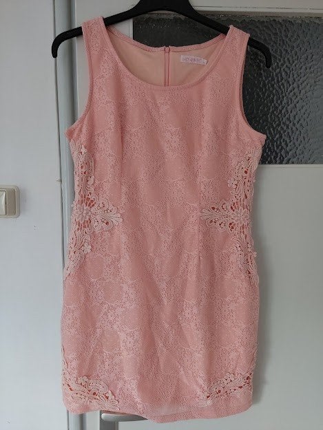 Lily White zalmkleurige mouwloze dames jurk broderie motief, Kleding | Dames, Lily White, Maat 42/44 (L), Ophalen of Verzenden