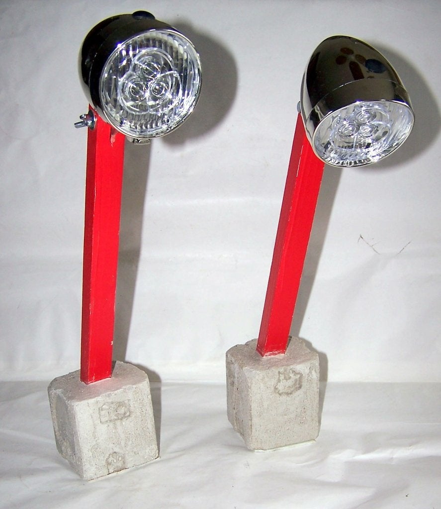 2 unieke zelfgemaakte (bureau)lampen.Led op 2 AAA batterijen, Bureaulamp, Nieuw, Ophalen of Verzenden, Met schakelaar