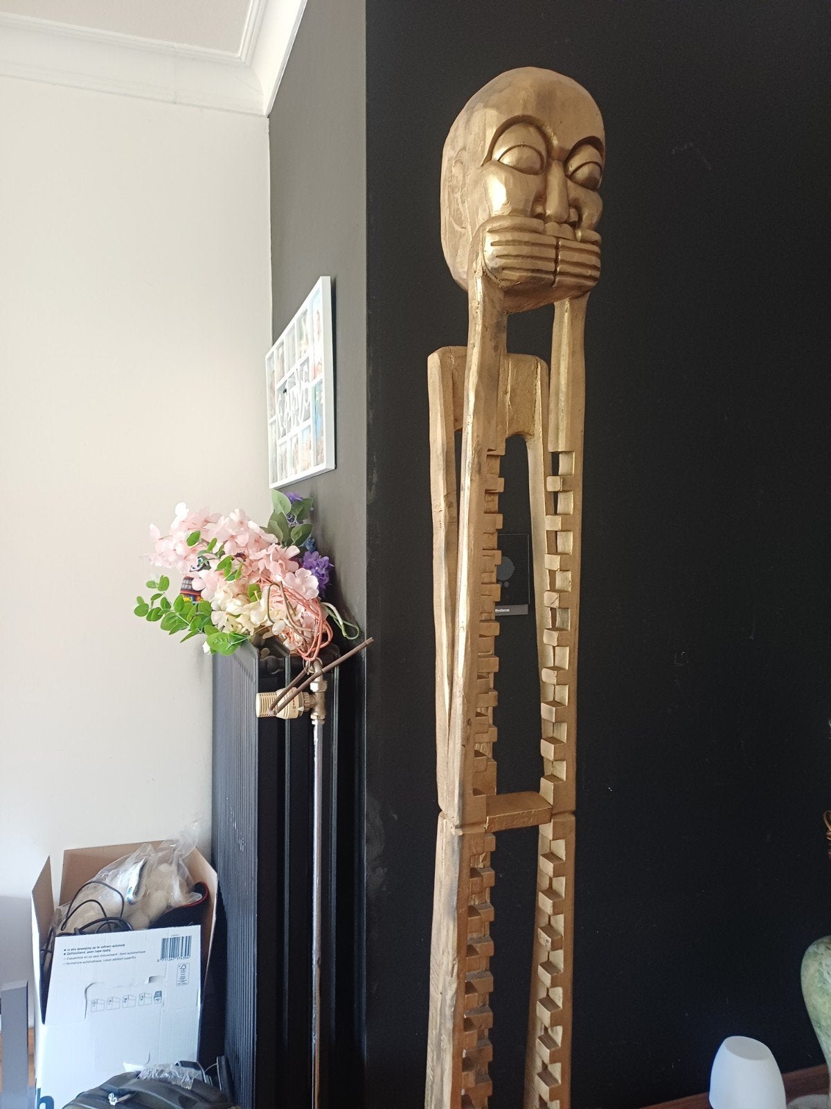 Houten sculptuur: Afrikaanse totempaal met gesloten mond, Antiek en Kunst, Overige onderwerpen, Ophalen of Verzenden, Handgemaakt