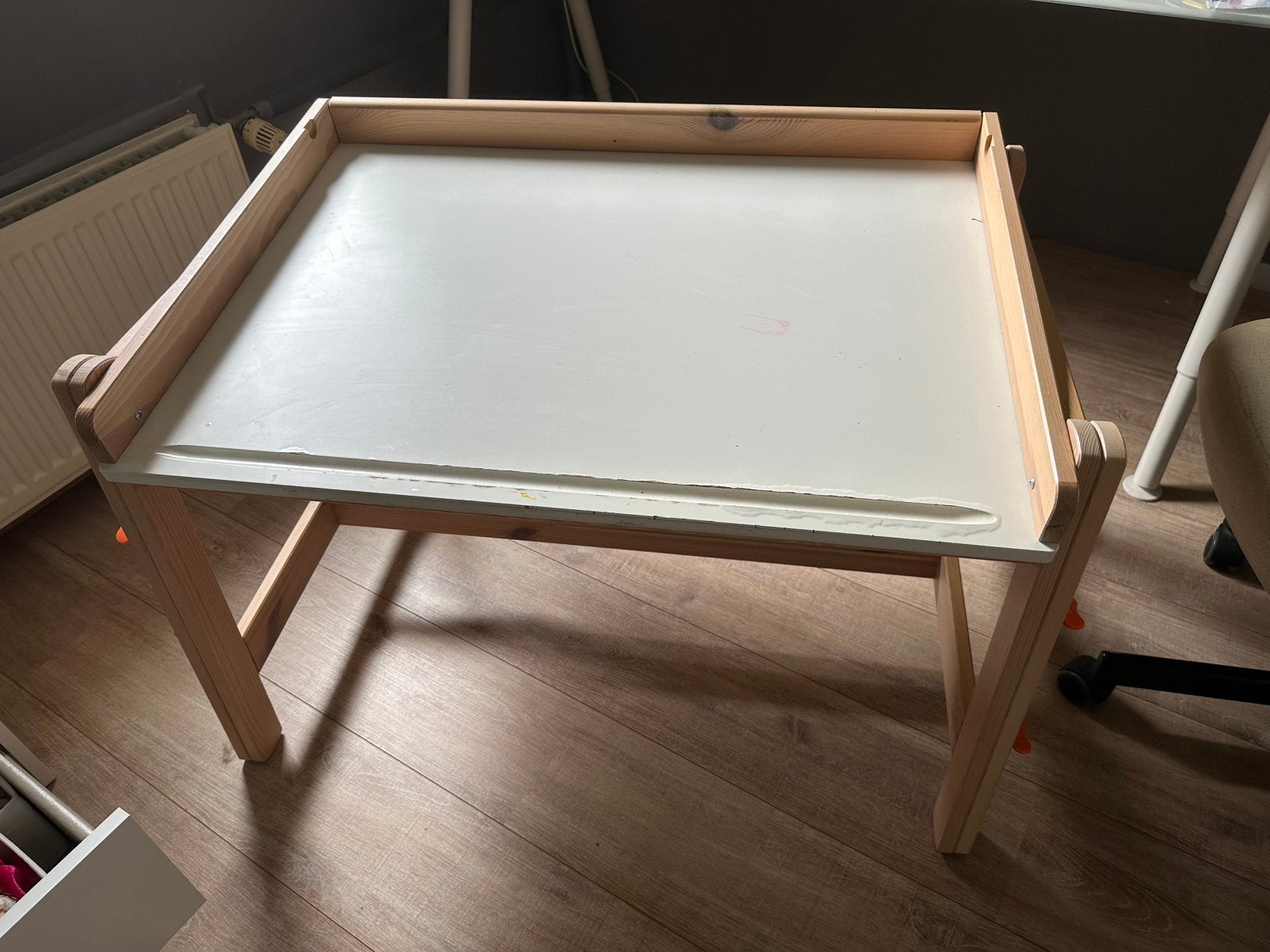 Ikea Flisat tafel, Doe-het-zelf en Verbouw, Tekentafels, Ophalen, Gebruikt, Minder dan 130 cm