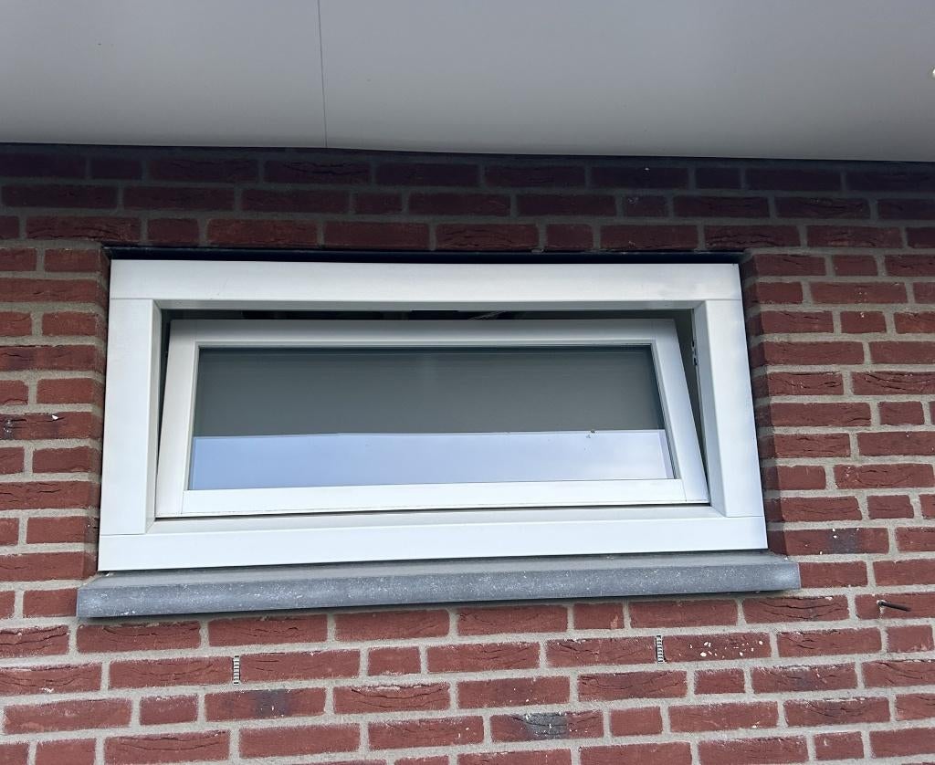 Kunststof kozijn met kiepraam HR+++, Kunststof, Raamkozijn, Zo goed als nieuw, Minder dan 75 cm