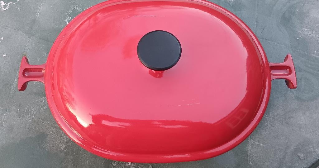 LE CREUSET La Mama rode gietijzer pan met deksel 33cm (G105), Gietijzer, Ophalen of Verzenden, Zo goed als nieuw, Keramische plaat