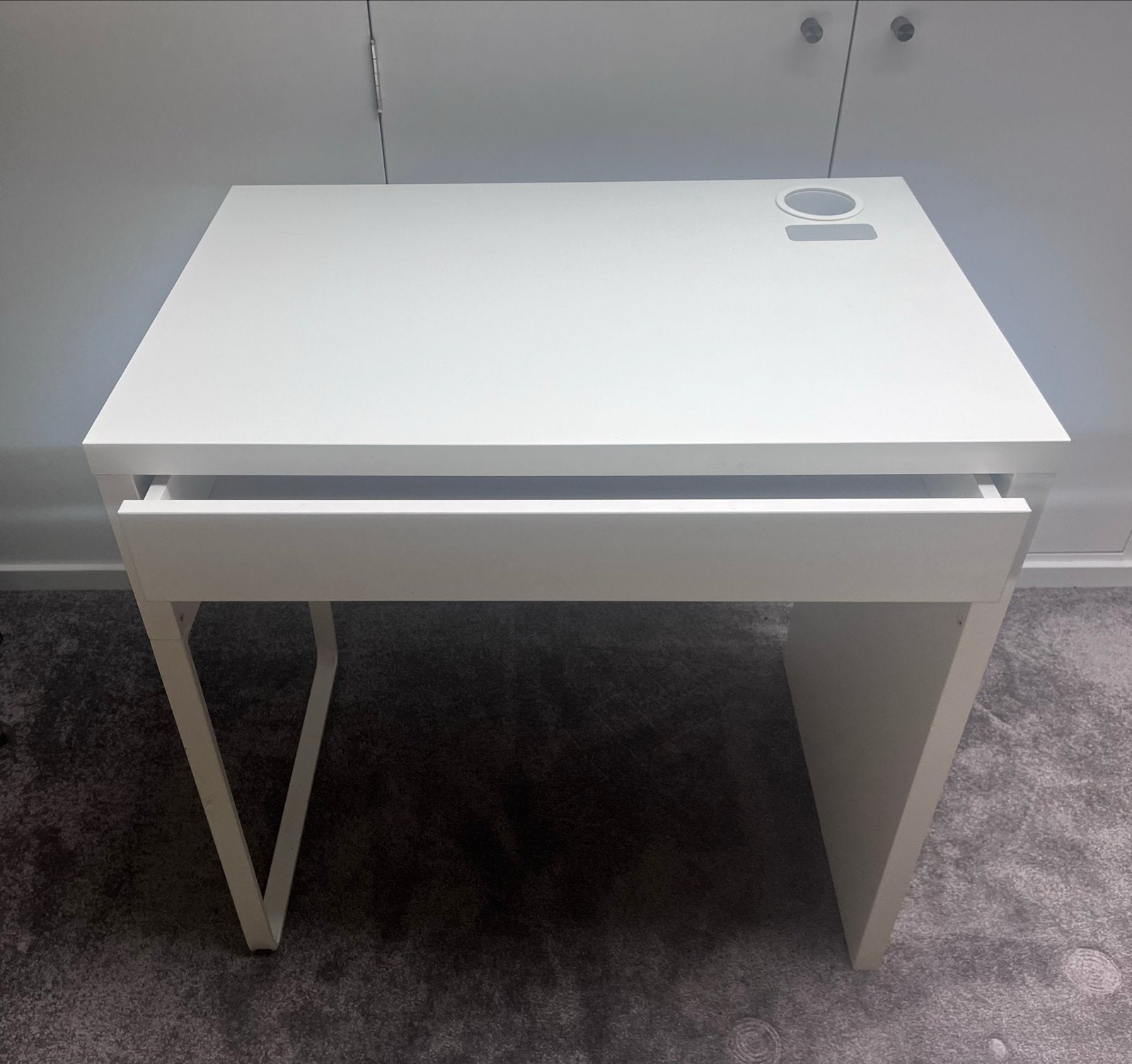 Bureau met lade en kabeldoorvoer. Micke Ikea., Ophalen, Overige typen, Gebruikt, 50 cm