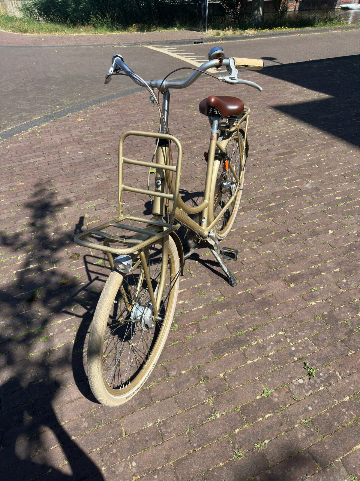 Damesfiets 7 versnellingen loopt goed,achterband lek, 55 cm of meer, Ophalen, Zo goed als nieuw, Minder dan 10 versnellingen
