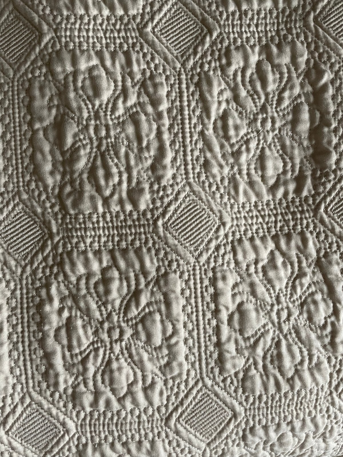 Sprei Unique Living 2.20m x 1.65m, Ophalen of Verzenden, Zo goed als nieuw, Beige, Sprei