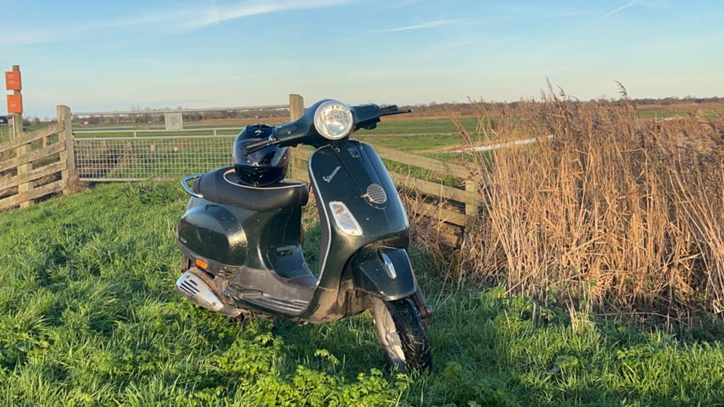 Vespa LX 50 4t2v schade scooter moet weg zo meenemen, Fietsen en Brommers, Scooters | Vespa, Ophalen, Gebruikt, Maximaal 45 km/u