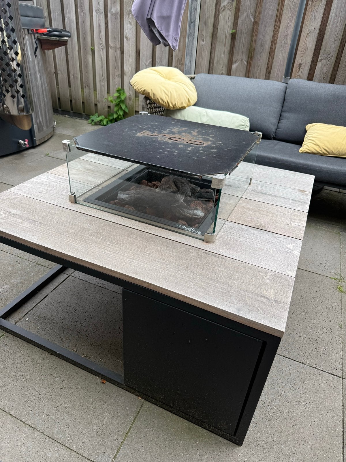 Moderne vuurtafel met glazen ombouw, Ophalen of Verzenden, Gebruikt, Vuurkorf