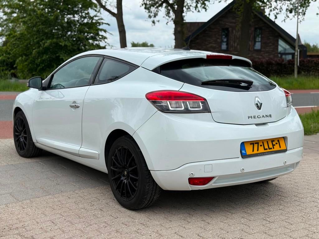 Renault Mégane Coupé 1.6 Dynamique CRUISE PSENSOR PANO, Voorwielaandrijving, Gebruikt, 4 cilinders, Navigatiesysteem