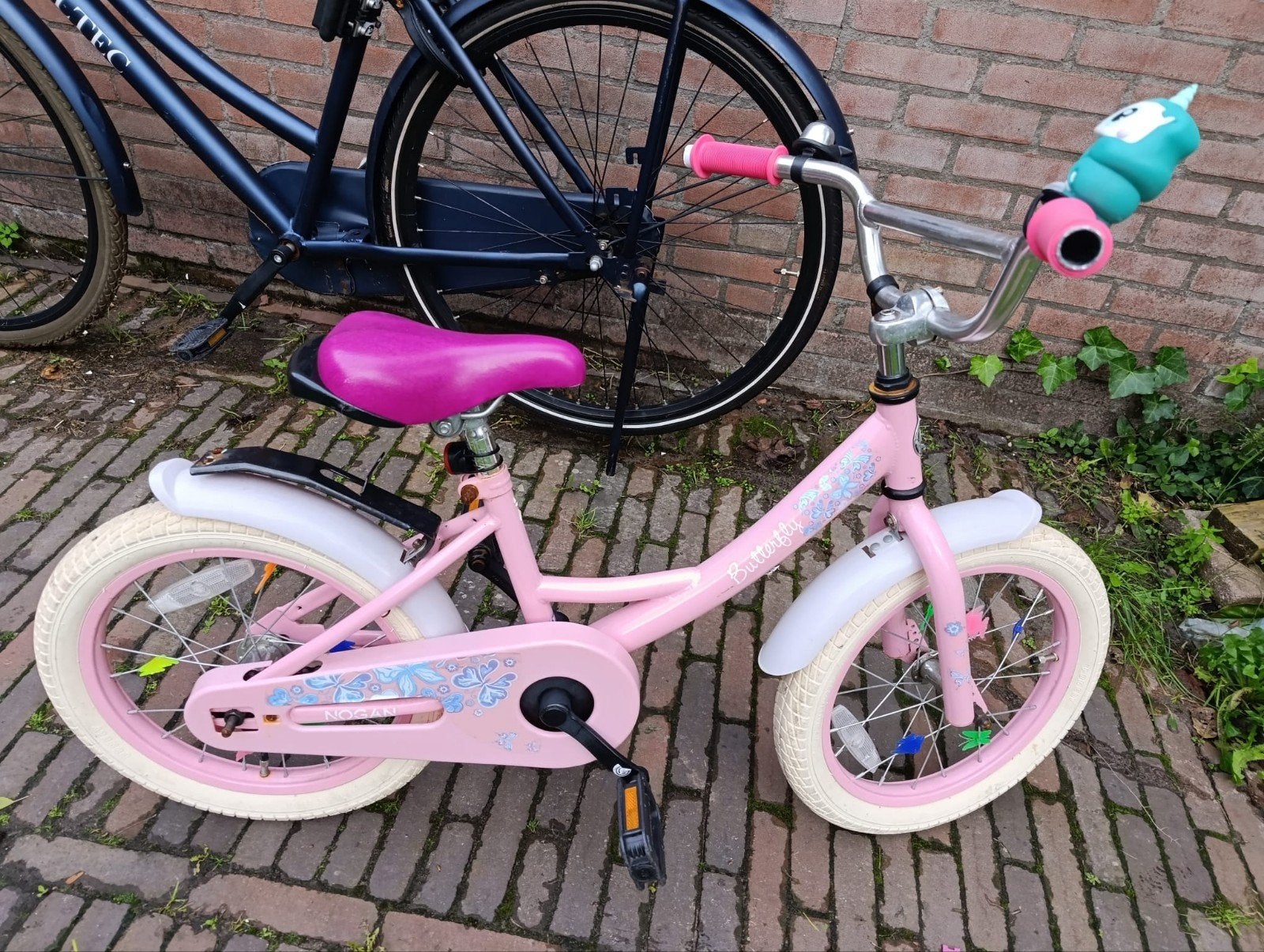 Roze kinderfiets 16 inch met zijwieltjes, Ophalen, Terugtraprem, Zijwieltjes, Banetti