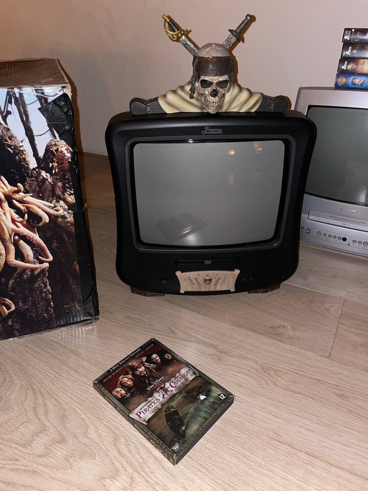 Disney Pirates of the Caribbean CRT TV ingebouwde dvd speler, Gebruikt, 50 Hz, Minder dan 40 cm, Ophalen