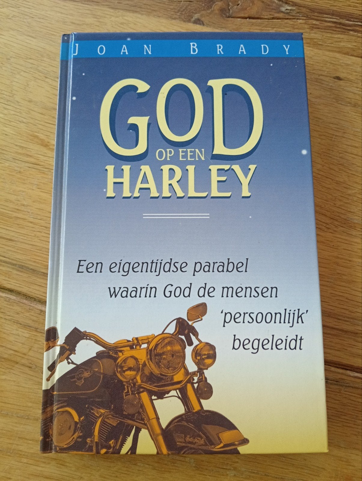 God op een Harley - Joan Brady (roman), Boeken, Literatuur, Gelezen, Nederland, Ophalen of Verzenden