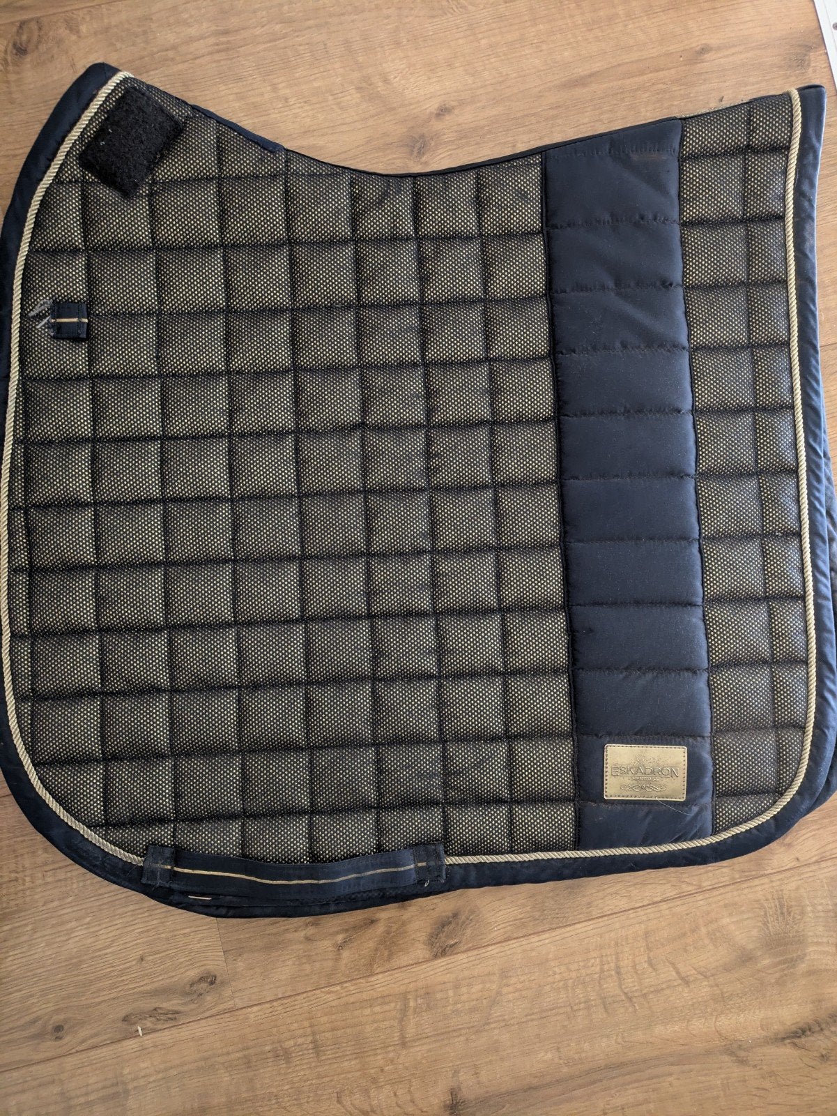 zadeldak eskadron full; goud met blauw, Ophalen, Zo goed als nieuw