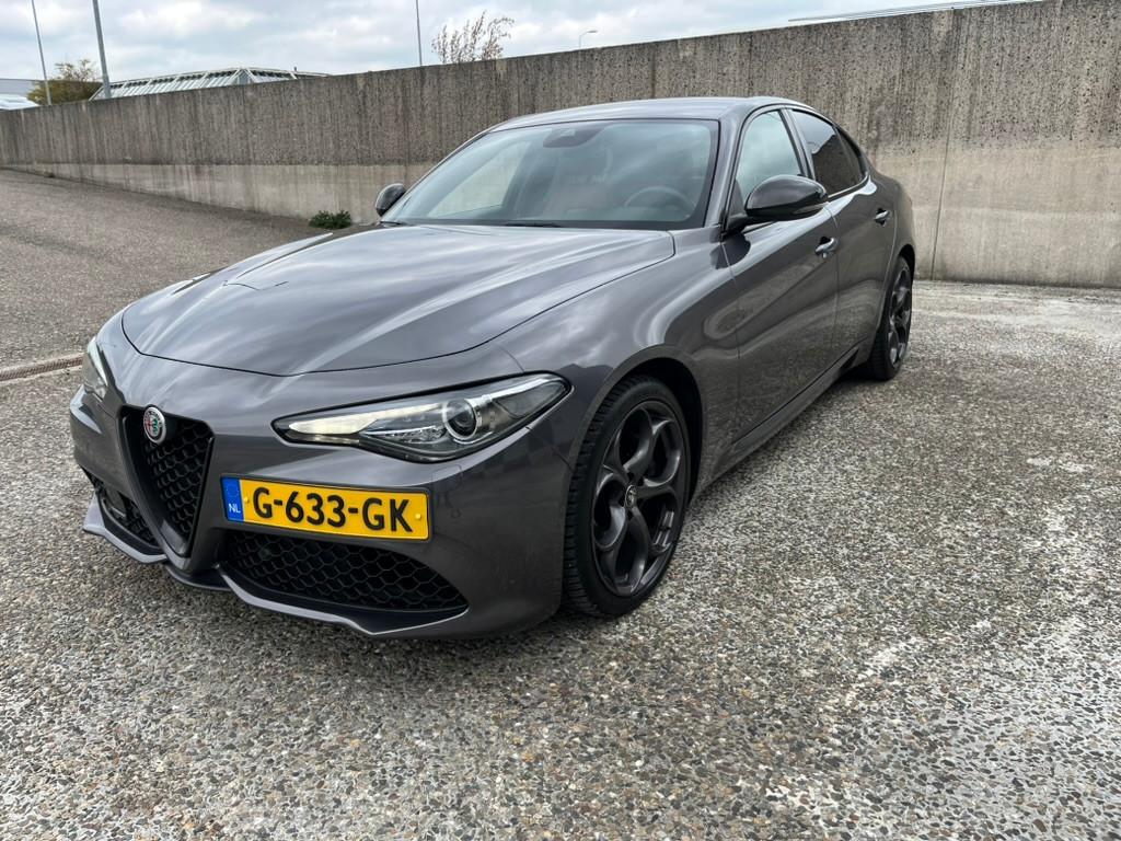 Alfa Romeo Giulia 2.0 Turbo B-Tech  300 + pk Aut 2019 Grijs, Auto's, Alfa Romeo, Bedrijf, Te koop, Giulia, Benzine, Sedan, Automaat