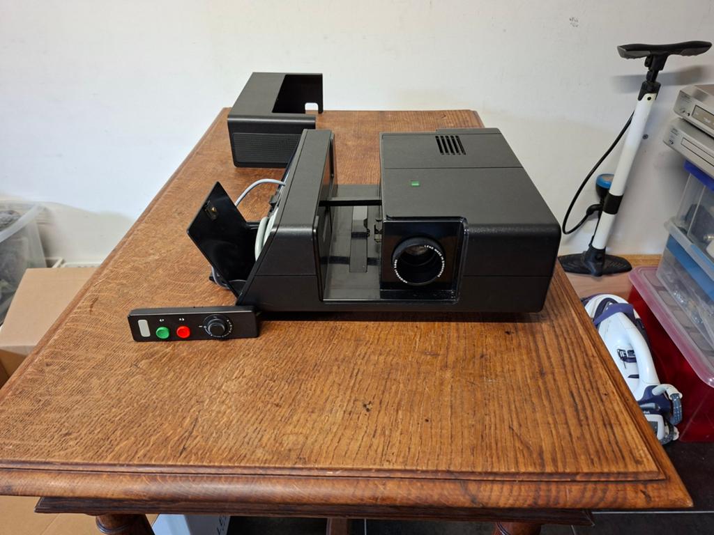 Rollei P 360 A autofocus diaprojector met afstandsbediening, Audio, Tv en Foto, Diaprojectors, Ophalen of Verzenden, Gebruikt