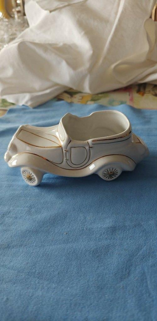 cachepot bloempot vorm auto in wit keramiek, Tuin en Terras, Bloempotten, Binnen, Ophalen of Verzenden, Zo goed als nieuw, Aardewerk