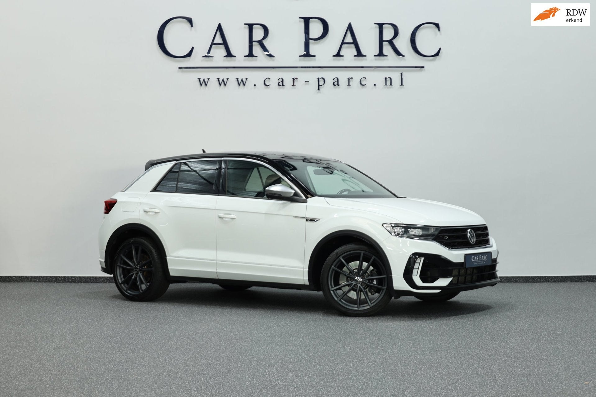 Volkswagen T-Roc 2.0 TSI 4Motion R 301+PK AKRAPOVIC/VIRTUAL/, Automaat, Dealer onderhouden, Gebruikt, 4 cilinders