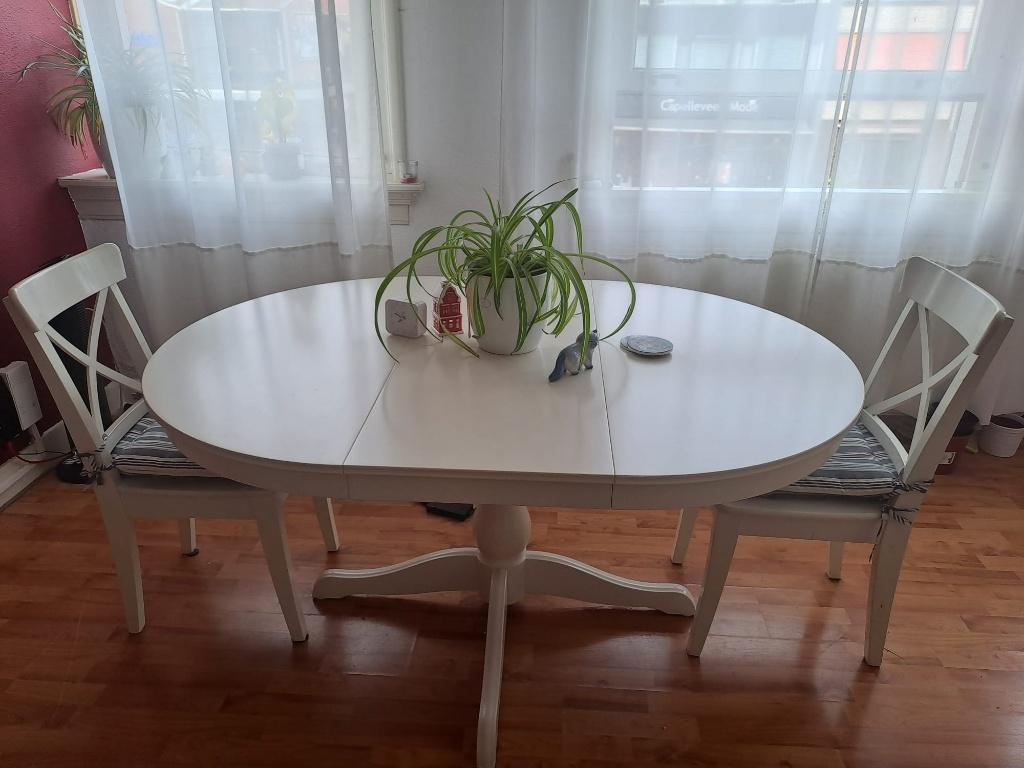 IKEA INGATORP Uitschuiftafel met 8 stoelen, Huis en Inrichting, Tafels | Eettafels, Zo goed als nieuw, 50 tot 100 cm, 200 cm of meer