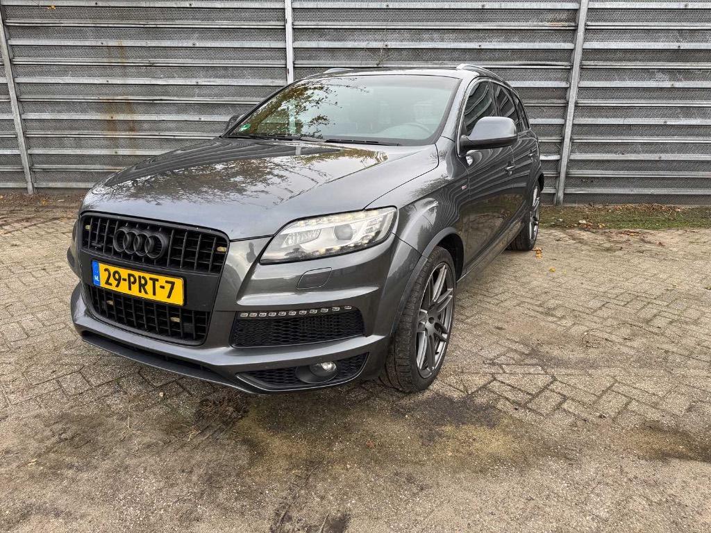 Audi Q7 3.0 TDI 176KW Quattro Tiptr. 7ST 2010 Grijs, Auto's, Audi, Automaat, Euro 5, 2275 kg, Zwart