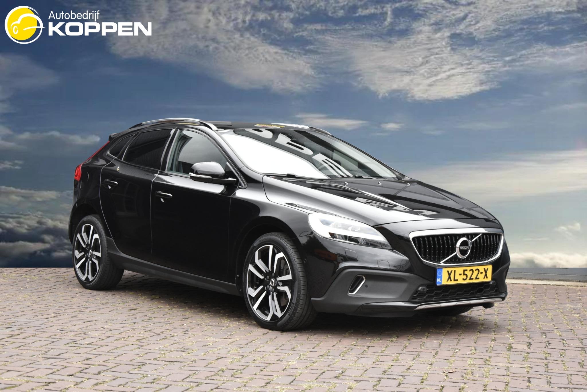 Volvo V40 Cross Country 1.5 T3 Polar+ Luxury, Auto's, 12 maanden, 4 cilinders, Zwart, 152 pk