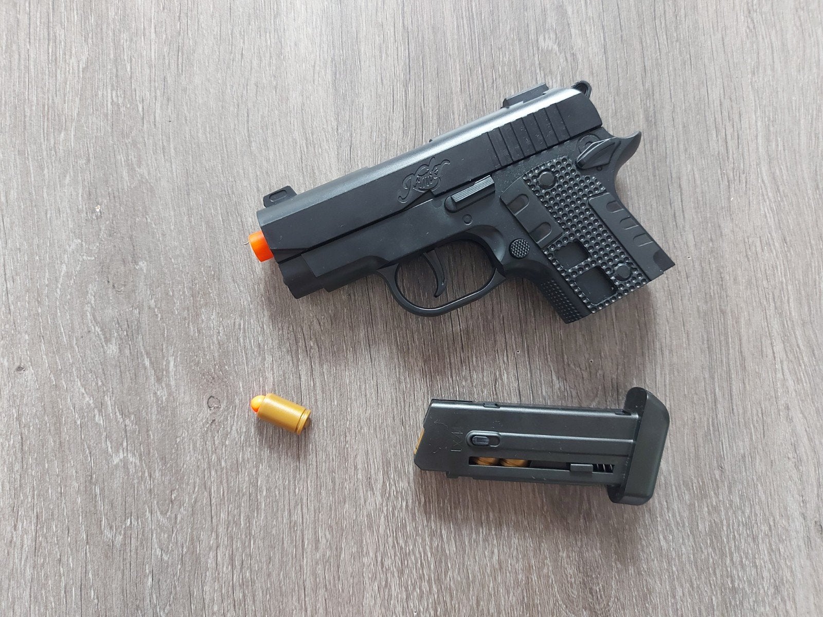 Speelgoedpistool met magazijn en kogels, Ophalen of Verzenden, Zo goed als nieuw