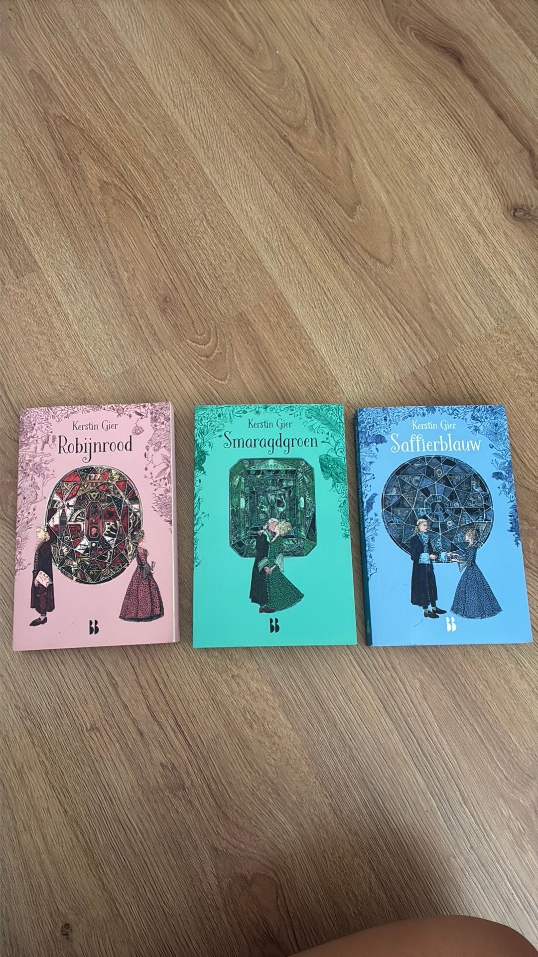 Edelsteen Trilogie Kerstin Gier: Robijnrood, Smaragdgroen, S, Boeken, Ophalen of Verzenden, Zo goed als nieuw, Nederland