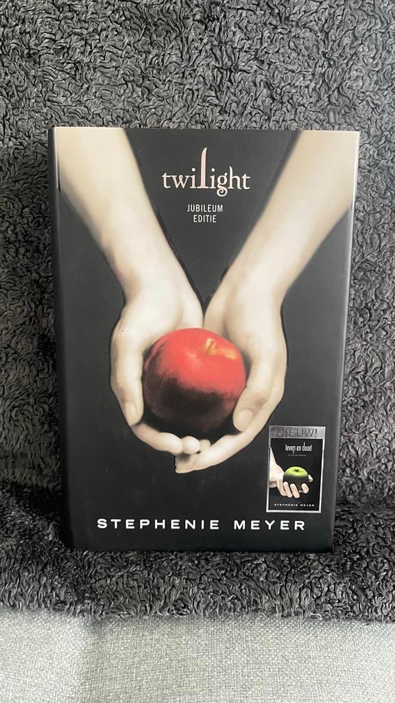 Twilight Jubileum Editie - Leven en Dood (Stephenie Meyer), Ophalen of Verzenden, Zo goed als nieuw, Nederland