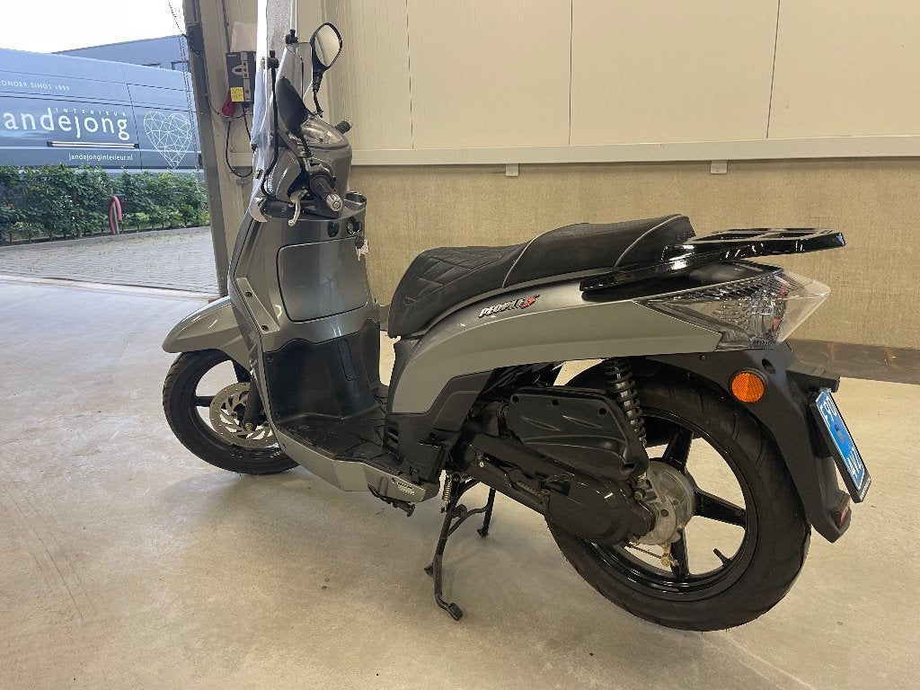 Kymco scooter te koop ( als nieuw ), Fietsen en Brommers, Scooters | Kymco, Ophalen, Gebruikt, Maximaal 25 km/u, Agility