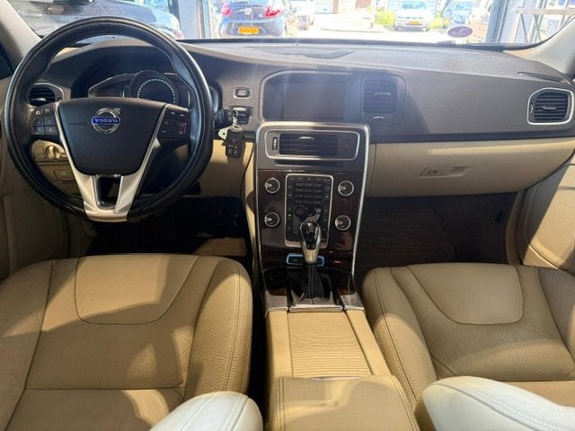 Volvo V60 2.4 D6 AWD Plug-In Hybrid Summum Aut.|Full Options, Auto's, Automaat, Beige, 11 kWh, Euro 5