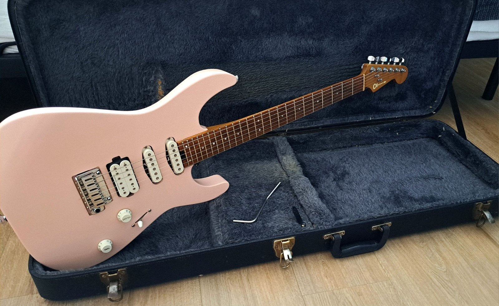 Charvel Pro-Mod DK24 HSS - Shell Pink (incl. Koffer!) / RUIL, Muziek en Instrumenten, Snaarinstrumenten | Gitaren | Elektrisch