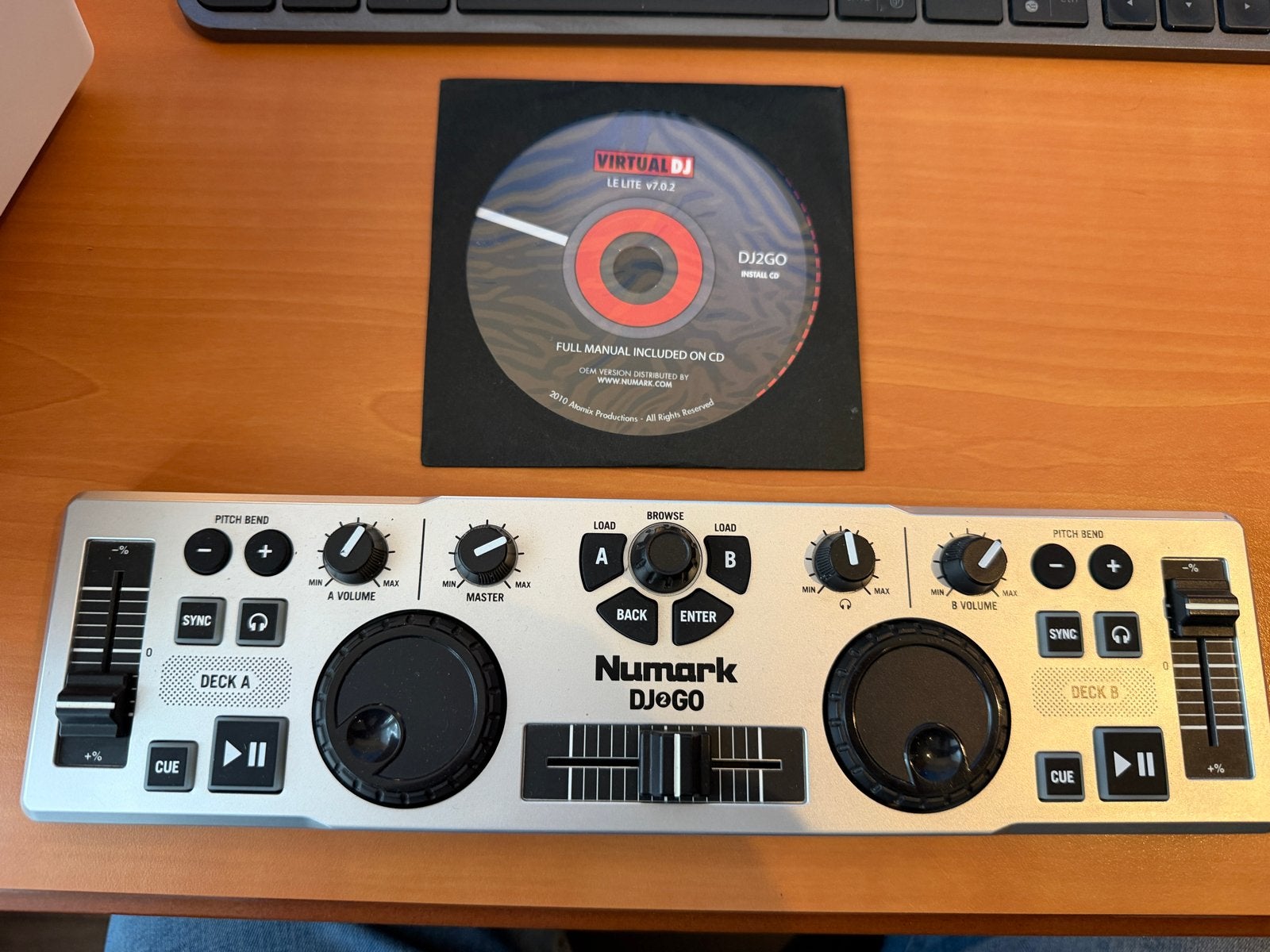 Numark DJ2go - Compacte DJ Controller, Muziek en Instrumenten, Ophalen of Verzenden, Gebruikt, Dj-set, Numark