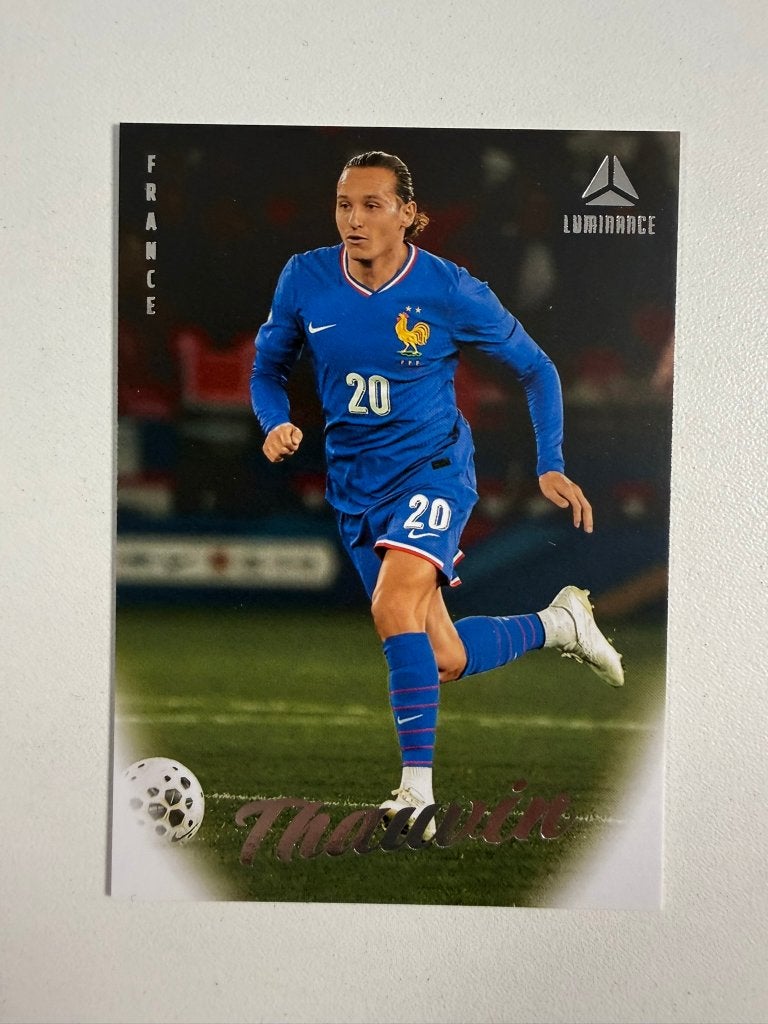 14 Florian Thauvin Vertical Luminance France 2026, Ophalen of Verzenden, Nieuw, Buitenlandse clubs, Poster, Plaatje of Sticker