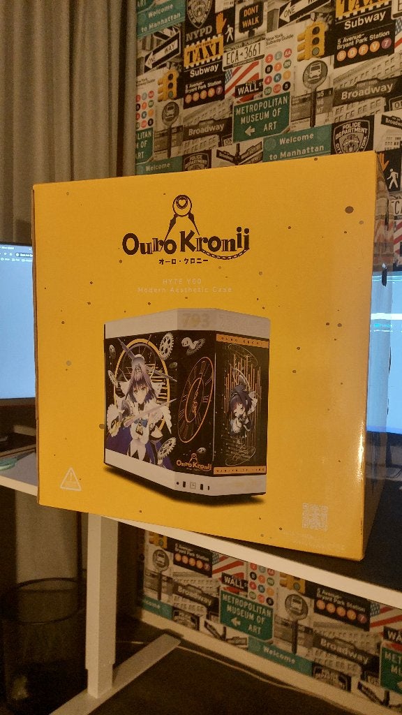 Foto 2 van Limited edition Hololive Ouro Kronii HYTE Y60 PC Case