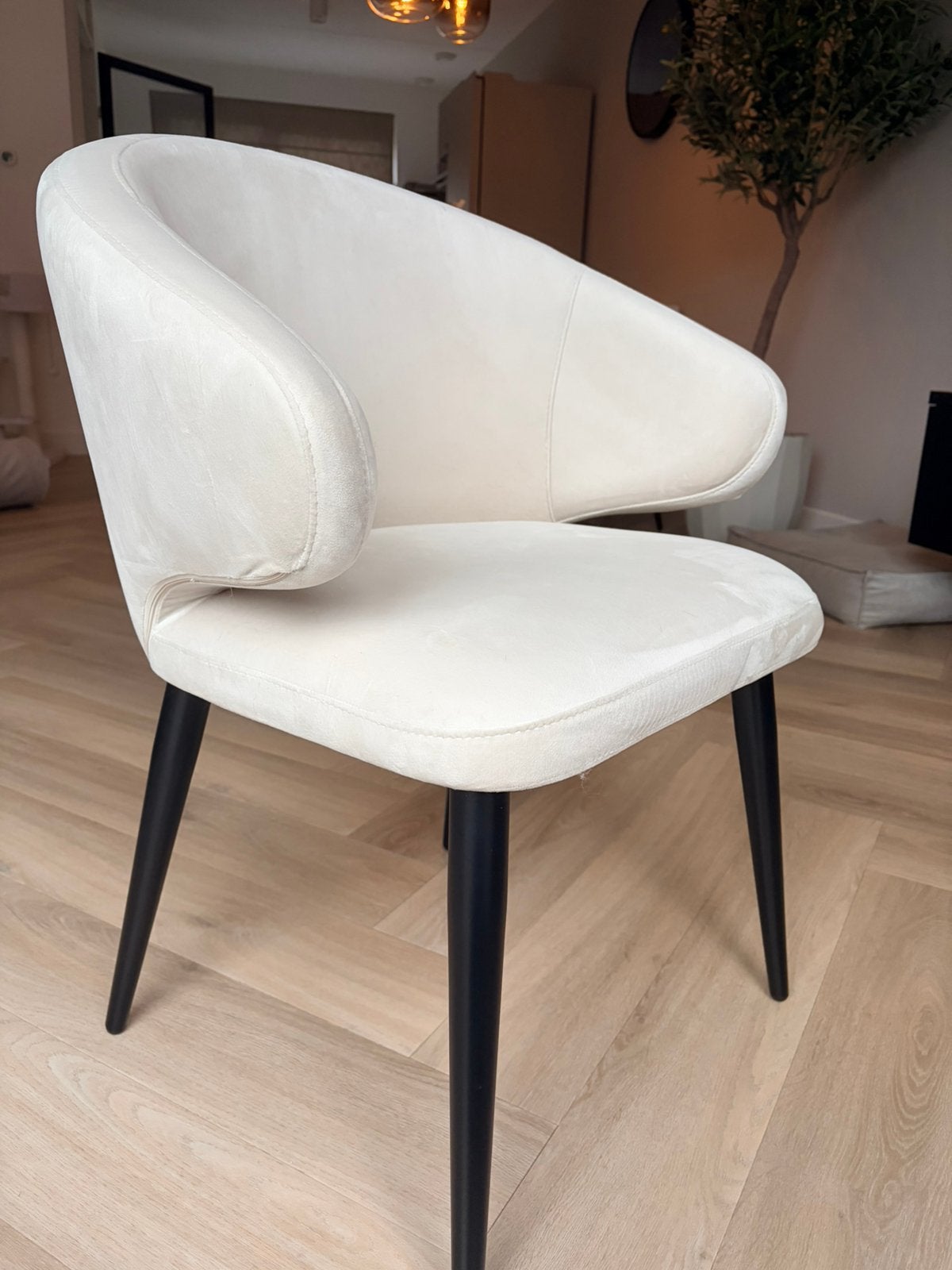 4 luxe designer eetkamerstoelen Westwing beige Japandi stof, Ophalen, Japandi, Overige kleuren, Zo goed als nieuw